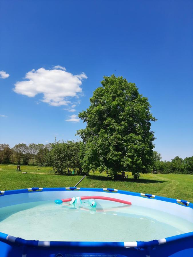 Notre Village Papillon Bed&Breakfast Neret Екстериор снимка