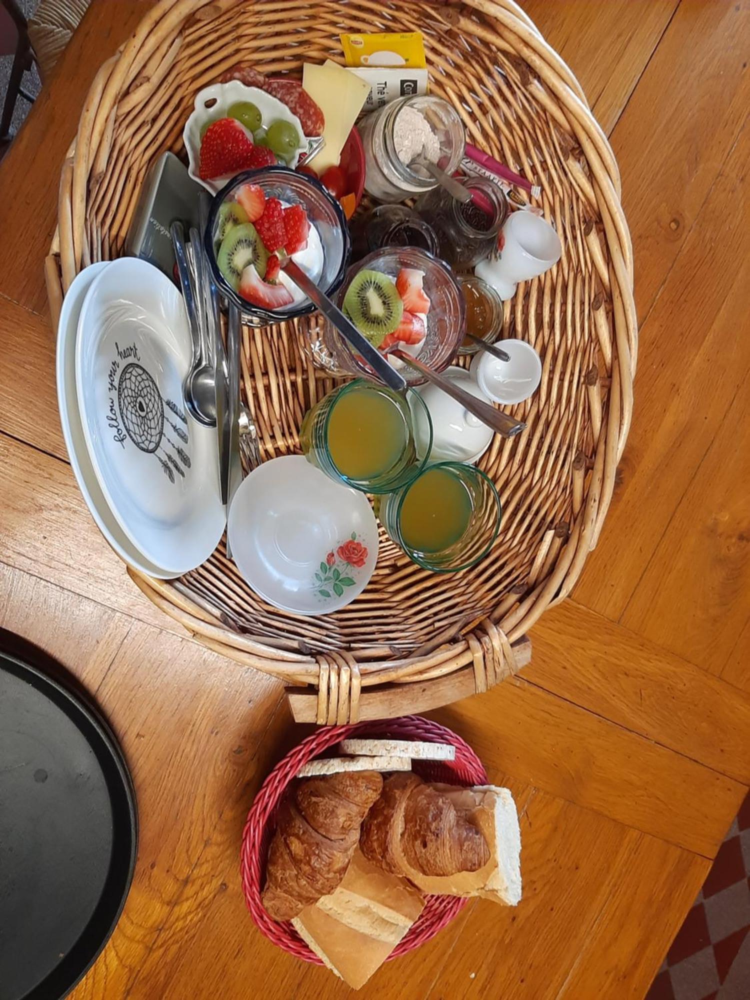 Notre Village Papillon Bed&Breakfast Neret Екстериор снимка